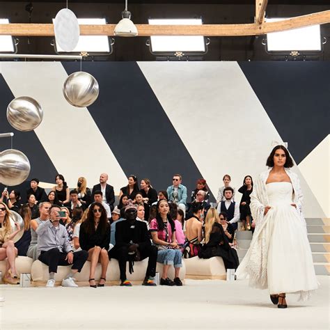 defile chanel ete 2023|Ce qu'il faut retenir du défilé Chanel haute couture printemps.